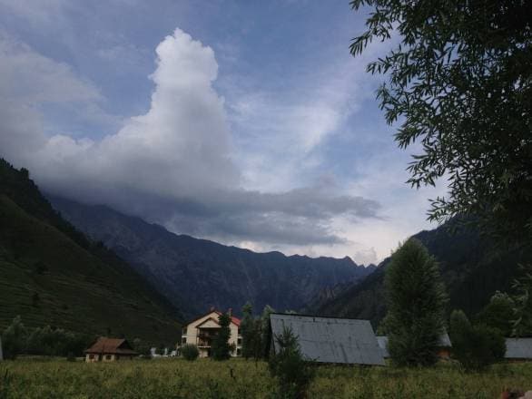 Many will urge you to trek up these mountains at Kullan. But it wouldn't be called nature's 'lap' if it's wasn't meant for napping