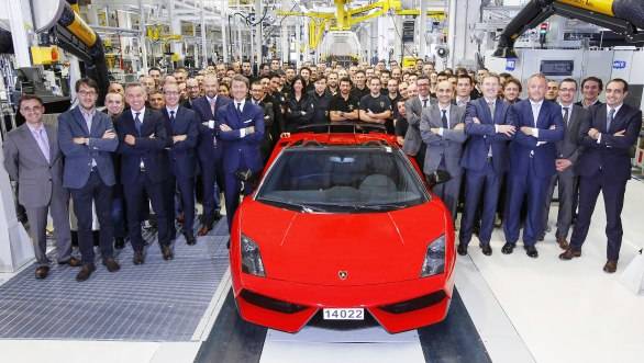 The last Gallardo, a red LP 570-4 Spyder Performante has left the production line