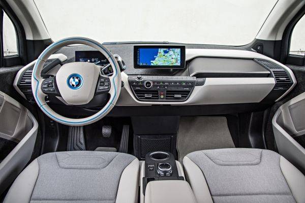 If you are driving a BMW, you expect a spot-on driving position and ergonomics that are centred around the driver