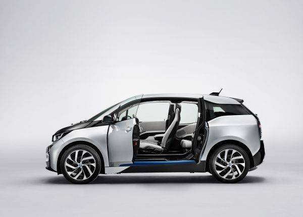 The seat belt for the front occupants is located on the rear door.