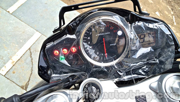 Suzuki-Inazuma-GW250-dealer-spied-cluster