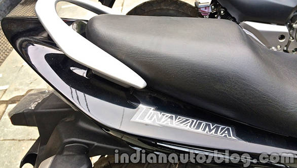 Suzuki-Inazuma-GW250-dealer-spied-grab-rail-1024x768