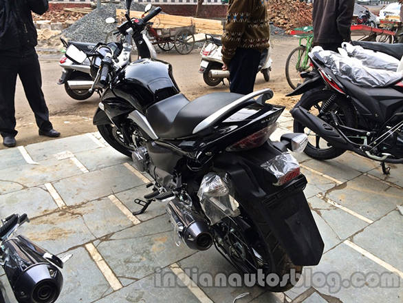 Suzuki-Inazuma-GW250-dealer-spied-rear-quarter-1024x768