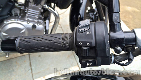 Suzuki-Inazuma-GW250-dealer-spied-switch-1024x768