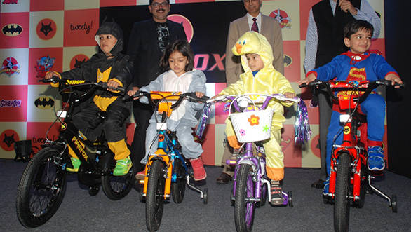 Shiv-Inder-Singh,MD-Firefox-Bikes,-and-Nagarajan-representing-Warner-Bros.-Bikes--uneviling-Warner-Bros