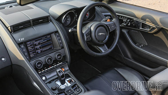 Jaguar F-type comparo (2)