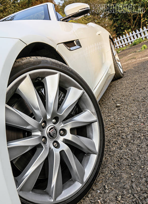 Jaguar F-type comparo (3)