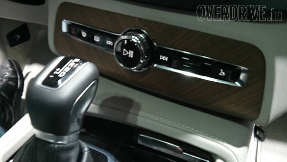 The new shift lever is made of crystal glass from Orrefors, the famous Swedish glass maker.