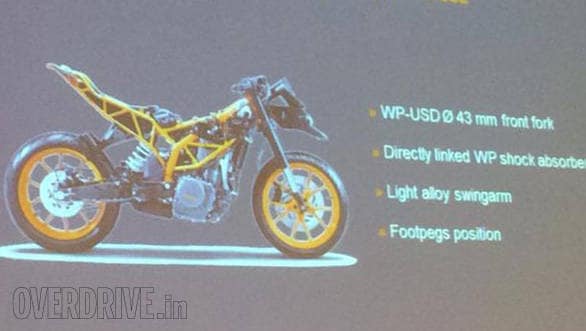 The RC subframe rises higher and differently from that of the 390 Duke. Note the position of the pegs