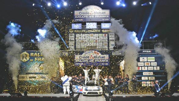 F14 Latvala + team podium