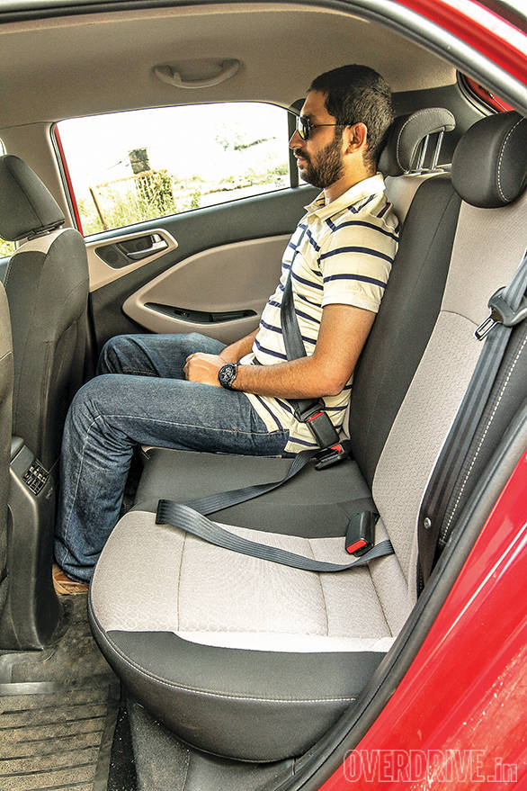 2014 Hyundai Elite i20 comparo (9)