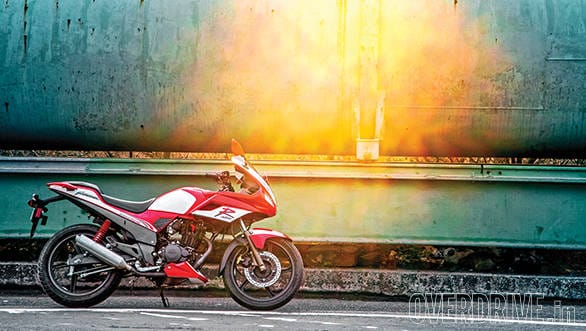 Riding the tuned Hero Karizma R from Fortpoint Racing Tuned Karizma R (6)