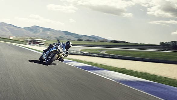 2015 Yamaha R1 to be launched in India in March next year 2015 Yamaha R1 (2)