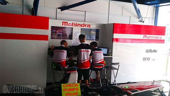 Race engineers analysing the results after the shakedown on Friday