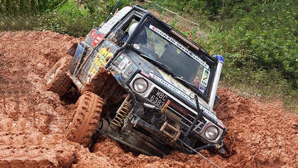 Team India manoeuvring  their  vehicle  through  hurdles  during  a  Prologue  Special  Stage  