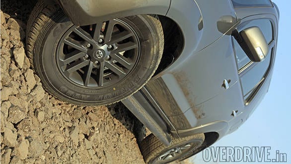 2015 Toyota Fortuner 3.0l 4x4 automatic (4)