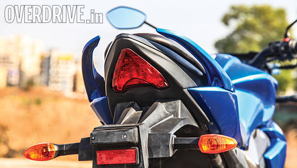 Honda Unicorn 160 vs Suzuki Gixxer (9)