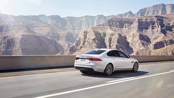 JAGUARXF_S_Dynamic_Trk_12_RHD