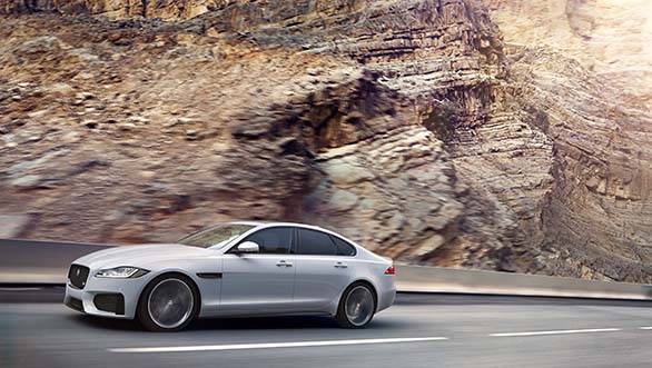 JAGUARXF_S_Dynamic_Trk_17_RHD
