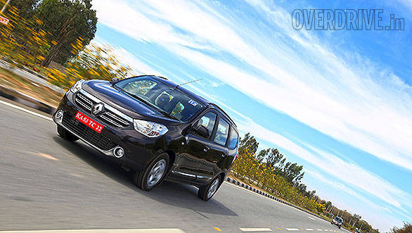Renault Lodgy vs Toyota Innova (8)