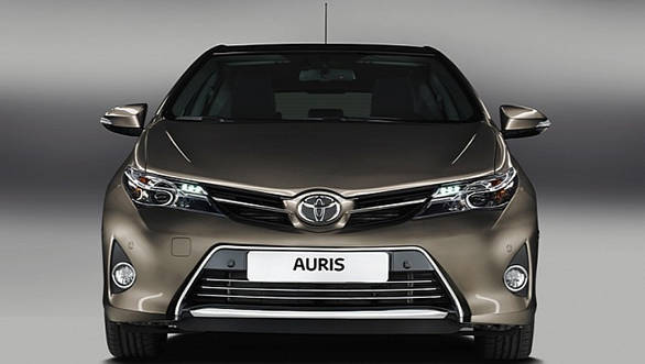 2013-Toyota-Auris-Hatchback-3