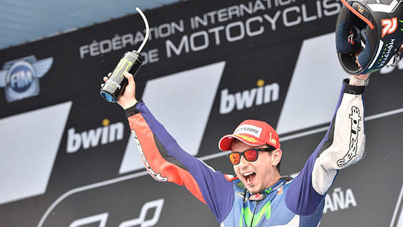 02_99-lorenzo_4gn_0091_0.gallery_full_top_lg