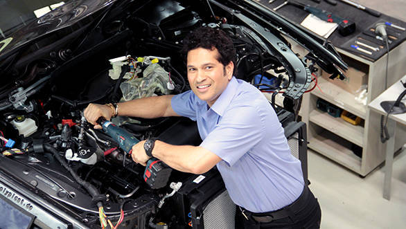 03b Sachin Tendulkar making a BMW at BMW Plant Chennai