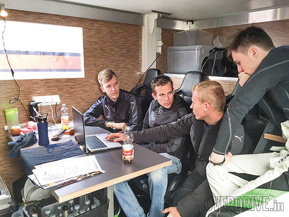 t's a grim-faced Robert Schlünssen in the RSC pits, analysing data aplenty and coaching driver Jan Jonck