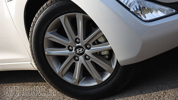 Hyundai Elantra 2015 (8)