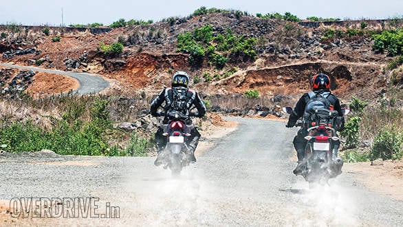 Bajaj Pulsar AS 200 vs Hero Karizma ZMR (1)