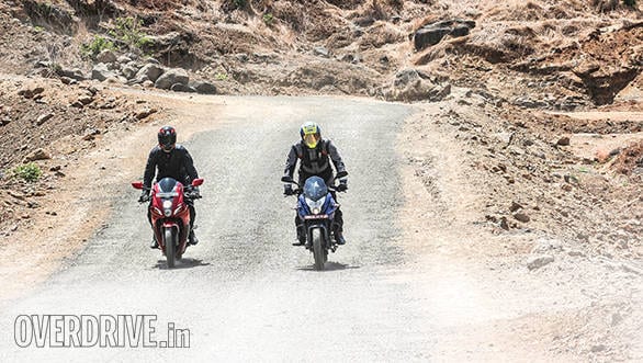 Bajaj Pulsar AS 200 vs Hero Karizma ZMR (13)