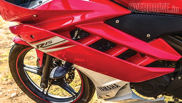 KTM RC200 vs Yamaha R15 vs Bajaj Pulsar RS200 (1)