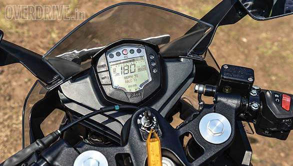 KTM RC200 vs Yamaha R15 vs Bajaj Pulsar RS200 (10)