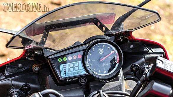 KTM RC200 vs Yamaha R15 vs Bajaj Pulsar RS200 (18)