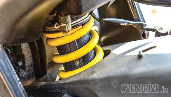 KTM RC200 vs Yamaha R15 vs Bajaj Pulsar RS200 (2)