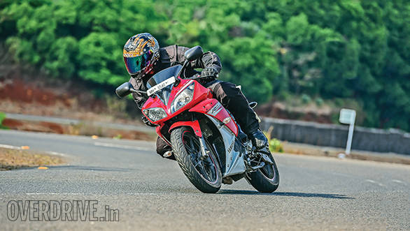 KTM RC200 vs Yamaha R15 vs Bajaj Pulsar RS200 (4)