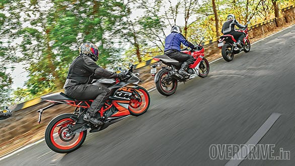 KTM RC200 vs Yamaha R15 vs Bajaj Pulsar RS200 (8)