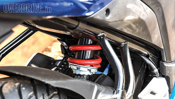 Suzuki Gixxer SF vs Yamaha Fazer Fi (10)