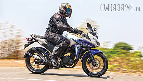 Suzuki Gixxer SF vs Yamaha Fazer Fi (8)