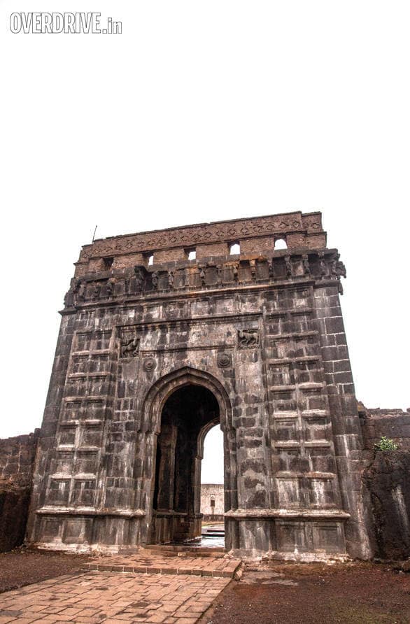 The Volkswagen Polo GT twins at the Shivneri Fort in Maharashtra Volkswagen Polo advertorial (15)