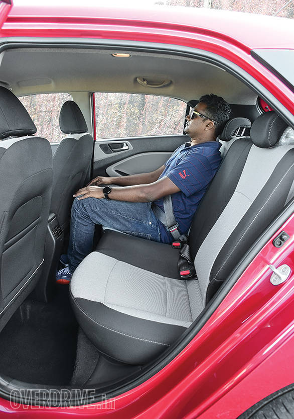 Hyundai Elite i20 vs Honda Jazz (6)