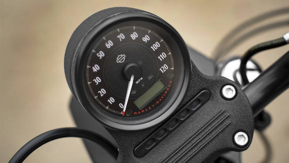 Image gallery: 2016 Harley-Davidson Iron 883 2016 Harley Davidson 883 (15)