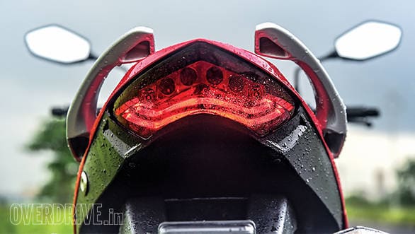 Comparo Hero Xtreme vs Suzuki Gixxer (11)