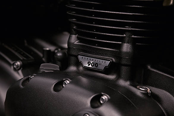 Triumph has cleaned up the finish on the engine and engine cases and as a result, the Street Twin looks classier than the outgoing Bonnie by a mile