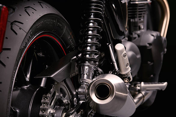 The T120 gets a slightly upswept exhaust that blends retro and modern very nicely. Note simple but effective peg design as well as the preload adjustable rear shocks. Also note the only bike in the 2016 range that comes with alloy wheels