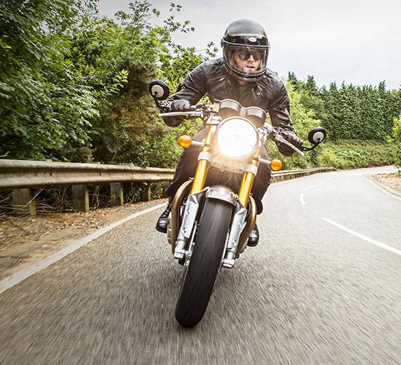 The 2016 Triumph Thruxton also gets Pirelli Diablo Rosso Corsa tyres, same as the Street Triple. These are sticky, full-on sporty tyres that should be better for its role than the Street Twin or the T120