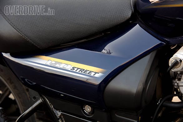Bajaj Avenger 150 Street (18)