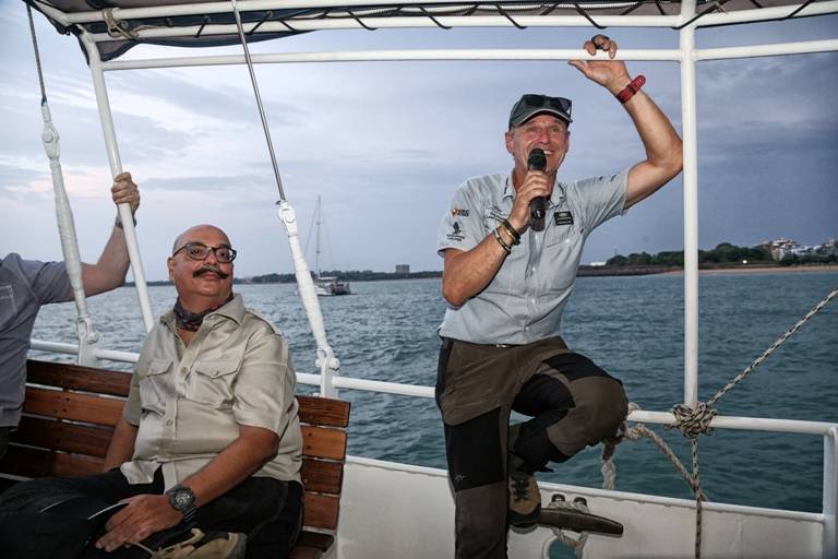 Expedition Leader Dag Rogge welcoming everyone on the boat cruise