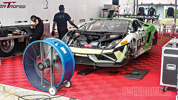 Sebring weather is a lot like humid Mumbai's. Even the cars need to cool down