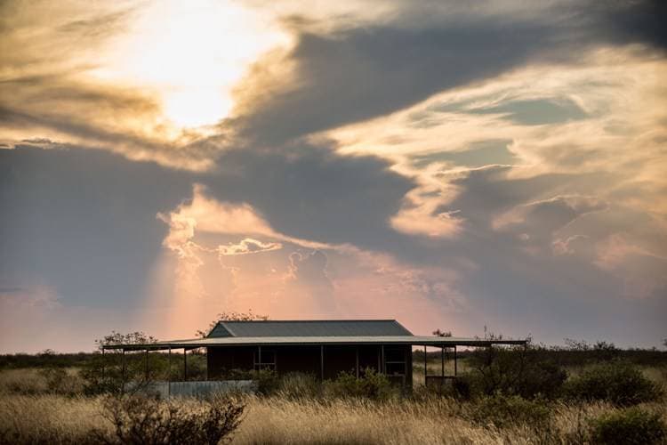 The outback is full of  abandoned ghost towns with modern houses